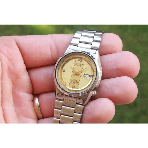 Vintage 1982 Citizen Automatic Mens Silver Watch W/daydate & Gold accents - Picture 2 of 6